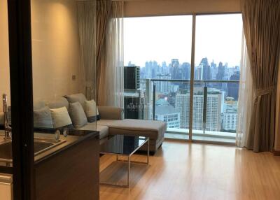 For Rent 3 bedroom 2 bathroom @ Sky Walk Residences