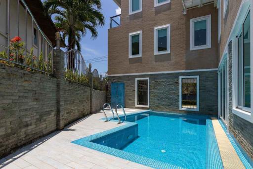 Waterside Townhome for Sale in Boat Lagoon, Phuket