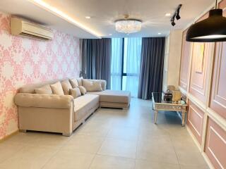 Just Renovated Condo Ruamrudee