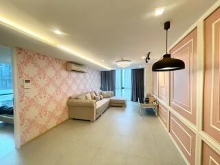 Just Renovated Condo Ruamrudee