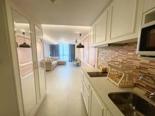 Just Renovated Condo Ruamrudee