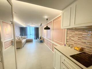 Just Renovated Condo Ruamrudee