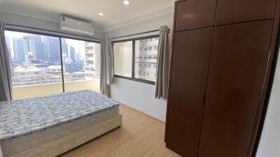 Affordable Condo Sukhumvit 6 Nana Renovated