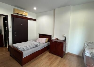 Well-Maintained Condo BTS Ekamai Sale