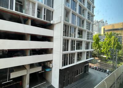 Well-Maintained Condo BTS Ekamai