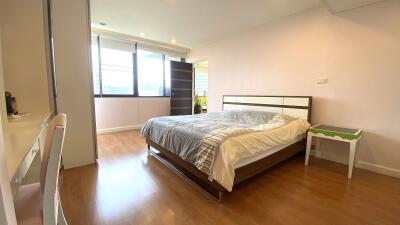 Spacious Condo BTS Asoke