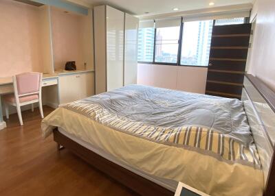 Spacious Condo BTS Asoke