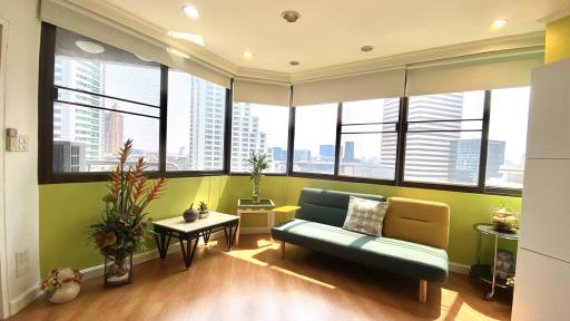 Spacious Condo BTS Asoke