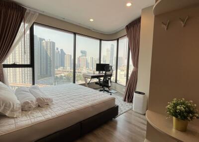 Modern Condo Asoke Phetchaburi