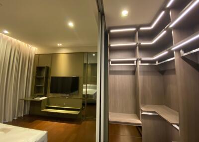 Luxury 2-Bedroom Sukhumvit Condo