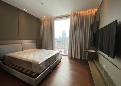 Luxury 2-Bedroom Sukhumvit Condo