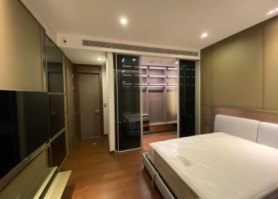 Luxury 2-Bedroom Sukhumvit Condo