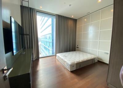 Luxury 2-Bedroom Sukhumvit Condo