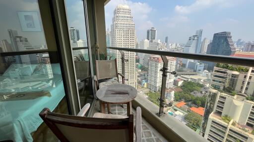 Luxury 1-Bedroom Condo Near Park