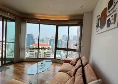 Luxury 1-Bedroom Condo Near Park