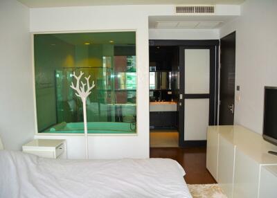 2-bedroom modern condo for sale close close to BTS Chidlom