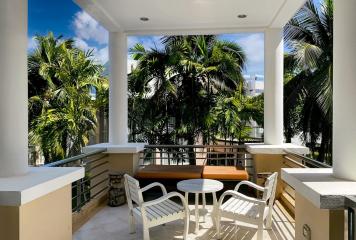 Blue Lagoon : 2 Bedroom Condo With Pool View