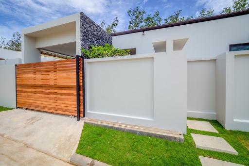 Modern 3 bedrooms pool villa for sale in Phuket