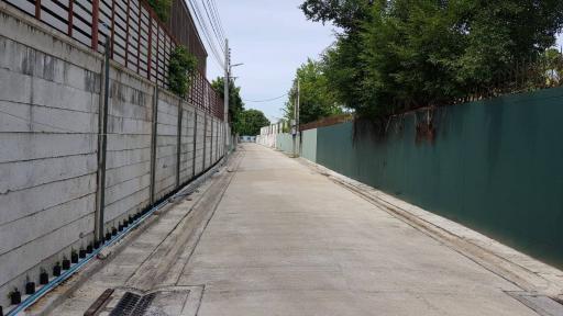 Land for sale on Chaeng Wattana Road