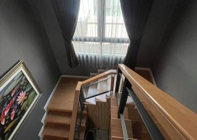 Modern House 4-Bedroom for sale on Pattanakarn