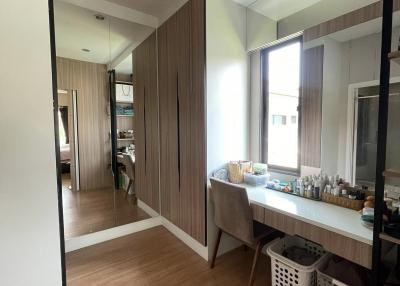 Modern House 4-Bedroom for sale on Pattanakarn