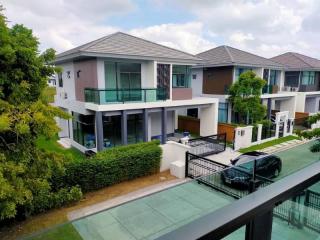 Modern Luxury House 4 -Bedroom for sale on Patthanakarn