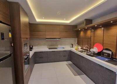 Renovated Large Condo Sukhumvit 39