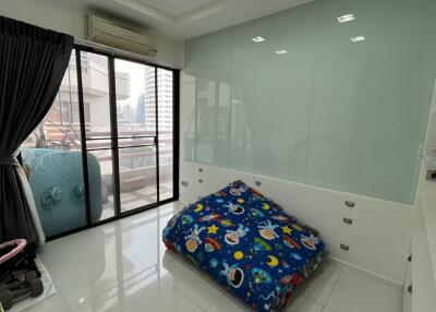 3-Bedroom Condo Sukhumvit 43