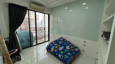 3-Bedroom Condo Sukhumvit 43