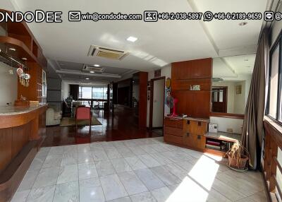 Large Apartment Top Floor Prompong