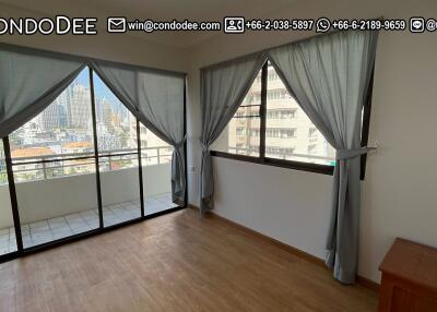 Spacious Condo Sukhumvit 6 Sale Nana