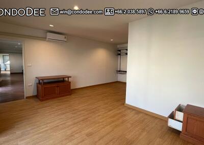 Spacious Condo Sukhumvit 6 Nana