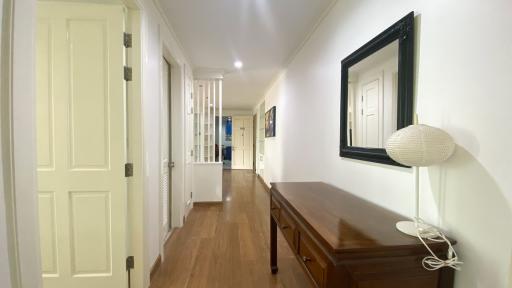 Large Renovated Apartment Sukhumvit 15