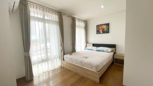 Large Renovated Apartment Sukhumvit 15