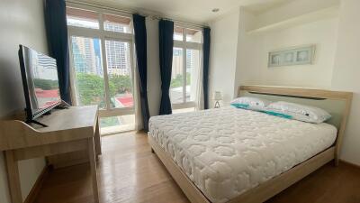 Large Renovated Apartment Sukhumvit 15