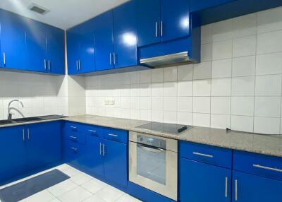 Large Renovated Apartment Sukhumvit 15