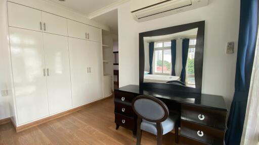 Large Renovated Apartment Sukhumvit 15