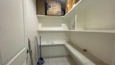 Large Renovated Apartment Sukhumvit 15