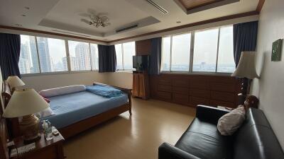 Penthouse MRT River View