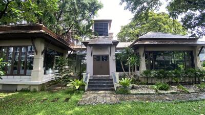 Bangkok Poolside Villa Ekkamai