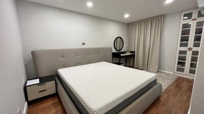 Large Condo Thonglor