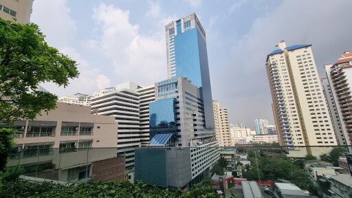 Luxury 1-Bedroom Flat Sale Asoke