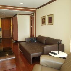 Large 1-Bedroom Condo Asoke