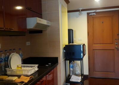 Large 1-Bedroom Condo Asoke