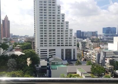 Large 1-Bedroom Condo Asoke