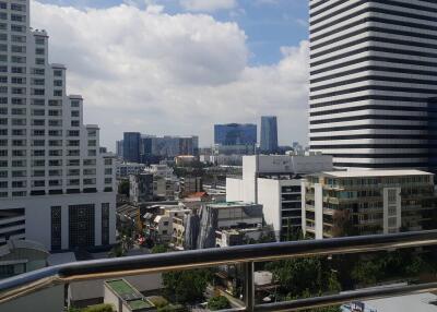 Large 1-Bedroom Condo Asoke