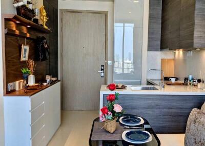 Condo High-Floor Asoke