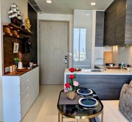 Condo High-Floor Asoke