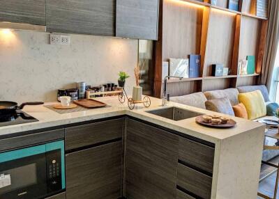 Condo High-Floor Asoke