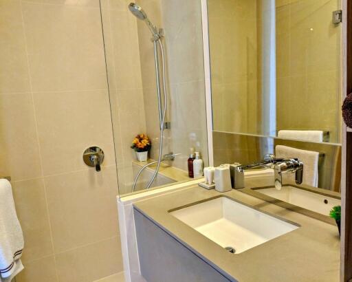 Condo High-Floor Asoke